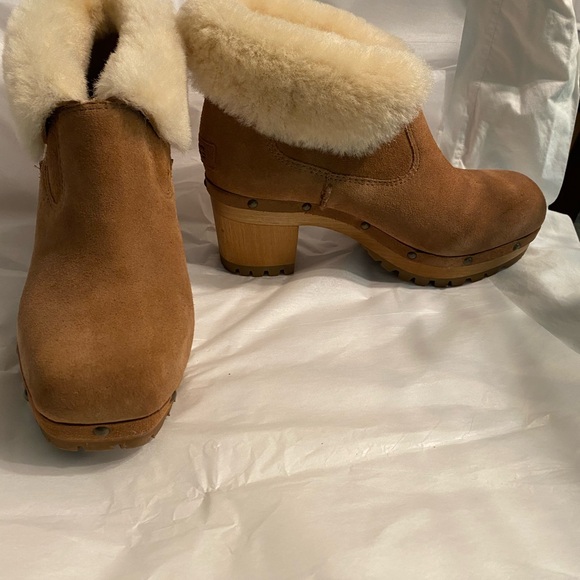 UGG Tan Suede Boots with Cream Shearling - Picture 3 of 4